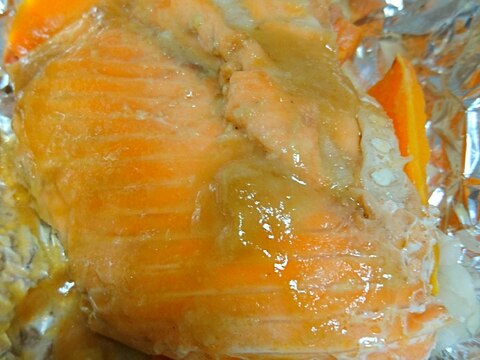 玉ねぎと人参のシンプル鮭のホイル焼き